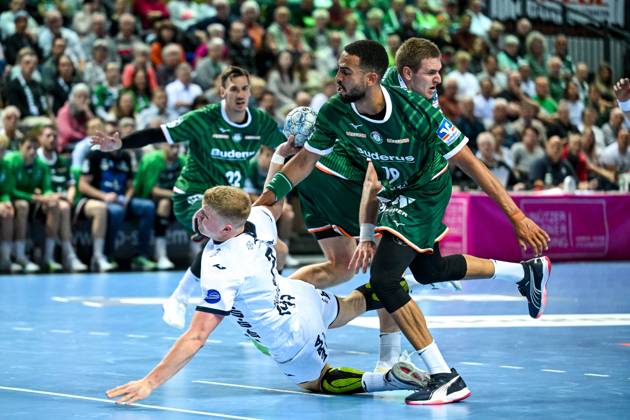 Sport Bilder des Tages Lukas Hutecek (TBV Lemgo Lippe, 02) im Zweikampf mit Philipp Ahouansou (HSG Wetzlar, 19), GER, HSG Wetzlar vs. TBV Lemgo-Lippe, Handball, Bundesliga, 31. Spieltag, Saison 2024 2025, 28.05.2025 GER, HSG Wetzlar vs. TBV Lemgo-Lippe, Handball, Bundesliga, 31. Spieltag, Saison 2024 2025, 28.05.2025 Wetzlar Copyright: xEibner-Pressefoto FlorianxWiegandx EP_FWD