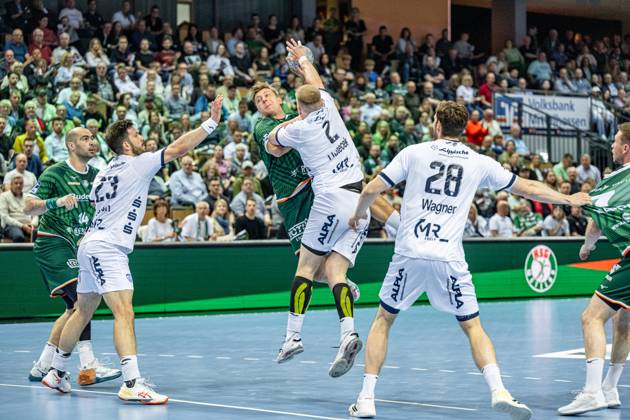 Handball Bundesliga; HSG Wetzlar - TBV Lemgo Lippe, 28.05.25 Viktor Petersen Norberg (HSG Wetzlar, 8), Vladimir Vranjes (HSG Wetzlar, 14), Tim Suton (TBV Lemgo Lippe, 23), Lukas Hutecek (TBV Lemgo Lippe, 2), Hendrik Wagner (TBV Lemgo Lippe, 28) Handball Bundesliga; HSG Wetzlar - TBV Lemgo Lippe: Wetzlar, 28.05.25 Copyright: xBEAUTIFULxSPORTS Roeczeyx