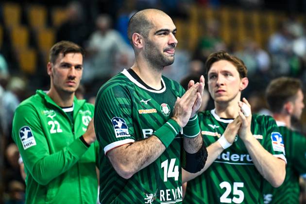 Vladimir Vranjes (HSG Wetzlar, 14) ist enttauescht und bedankt sich bei den Fans, GER, HSG Wetzlar vs. TBV Lemgo-Lippe, Handball, Bundesliga, 31. Spieltag, Saison 2024 2025, 28.05.2025 GER, HSG Wetzlar vs. TBV Lemgo-Lippe, Handball, Bundesliga, 31. Spieltag, Saison 2024 2025, 28.05.2025 Wetzlar Copyright: xEibner-Pressefoto FlorianxWiegandx EP_FWD