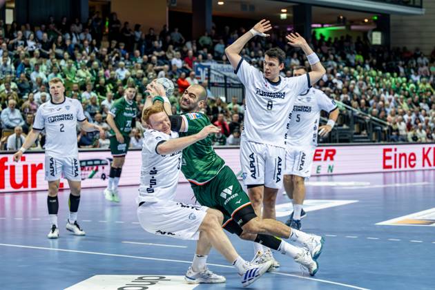 Handball Bundesliga; HSG Wetzlar - TBV Lemgo Lippe, 28.05.25 Vladimir Vranjes (HSG Wetzlar, 14), Frederik Simak (TBV Lemgo Lippe, 8), Nicolai Theilinger (TBV Lemgo Lippe, 3), Jan Brosch (TBV Lemgo Lippe, 5) Handball Bundesliga; HSG Wetzlar - TBV Lemgo Lippe: Wetzlar, 28.05.25 Copyright: xBEAUTIFULxSPORTS Roeczeyx