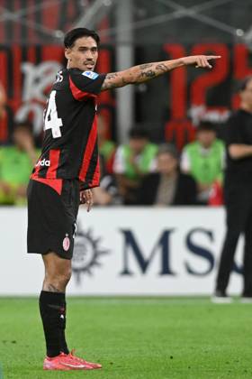 TIJANI REIJNDERS, Serie A 2024-25, Milan-Monza 2-0, Milan New Shirt 2025-26, azione, action, single shot, gesti SERIE A 2024-25 MILAN-MONZA 2-0 Milan Maglia Nuova 2025-26