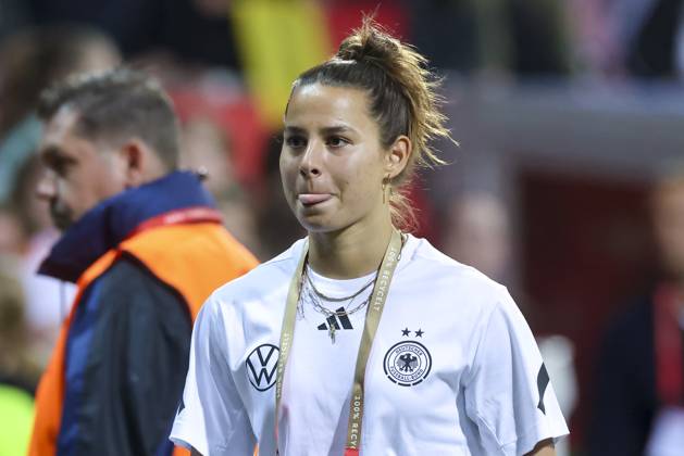 Lena Oberdorf (Germany) schaut, UEFA Women s Nations League 2024 25 Grp A1 MD5, Germany and Netherlands, Weserstadion am 30. May 2025 in Bremen, Deutschland. (Foto von Marco Steinbrenner DeFodi Images) Lena Oberdorf (Germany) looks on, UEFA Women s Nations League 2024 25 Grp A1 MD5, Germany and Netherlands, Weserstadion, May 30, 2025 in Bremen, Germany. (Photo by Marco Steinbrenner DeFodi Images)