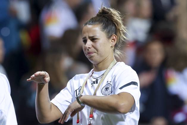 Lena Oberdorf (Germany) schaut, UEFA Women s Nations League 2024 25 Grp A1 MD5, Germany and Netherlands, Weserstadion am 30. May 2025 in Bremen, Deutschland. (Foto von Marco Steinbrenner DeFodi Images) Lena Oberdorf (Germany) looks on, UEFA Women s Nations League 2024 25 Grp A1 MD5, Germany and Netherlands, Weserstadion, May 30, 2025 in Bremen, Germany. (Photo by Marco Steinbrenner DeFodi Images)