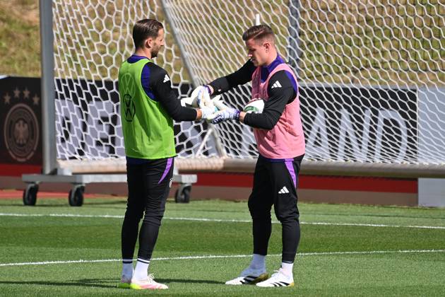 v.re:Torwart Marc-Andre ter Stegen , Torwart Oliver BAUMANN (GER). Oeffentliches Training Deutsche Fussball Nationalmannschaft, Trainingslager in Herzogenaurach am 30.05.2025