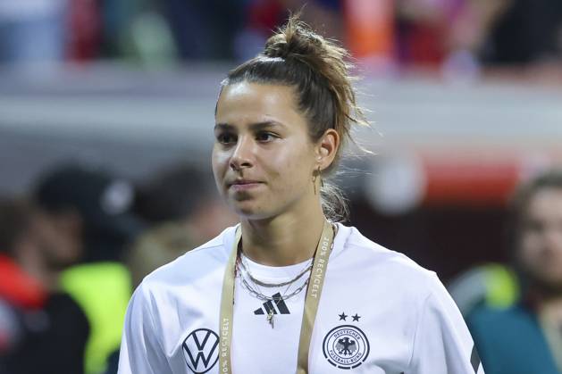 Lena Oberdorf (Germany) schaut, UEFA Women s Nations League 2024 25 Grp A1 MD5, Germany and Netherlands, Weserstadion am 30. May 2025 in Bremen, Deutschland. (Foto von Marco Steinbrenner DeFodi Images) Lena Oberdorf (Germany) looks on, UEFA Women s Nations League 2024 25 Grp A1 MD5, Germany and Netherlands, Weserstadion, May 30, 2025 in Bremen, Germany. (Photo by Marco Steinbrenner DeFodi Images)