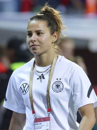 Lena Oberdorf (Germany) schaut, UEFA Women s Nations League 2024 25 Grp A1 MD5, Germany and Netherlands, Weserstadion am 30. May 2025 in Bremen, Deutschland. (Foto von Marco Steinbrenner DeFodi Images) Lena Oberdorf (Germany) looks on, UEFA Women s Nations League 2024 25 Grp A1 MD5, Germany and Netherlands, Weserstadion, May 30, 2025 in Bremen, Germany. (Photo by Marco Steinbrenner DeFodi Images)