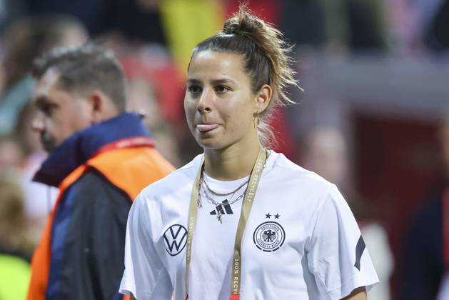 Lena Oberdorf (Germany) schaut, UEFA Women s Nations League 2024 25 Grp A1 MD5, Germany and Netherlands, Weserstadion am 30. May 2025 in Bremen, Deutschland. (Foto von Marco Steinbrenner DeFodi Images) Lena Oberdorf (Germany) looks on, UEFA Women s Nations League 2024 25 Grp A1 MD5, Germany and Netherlands, Weserstadion, May 30, 2025 in Bremen, Germany. (Photo by Marco Steinbrenner DeFodi Images)