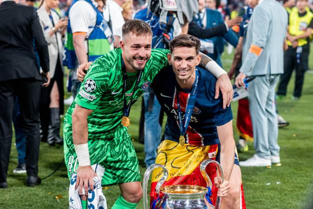 2025.06.01 Monachium 2024 2025 UEFA Final Ligi Mistrzow Allianz Arena Monachium PSG - Inter Mediolan N z Gianluigi Donnarumma z pucharem ligi mistrzow with uefa champions league cup Khvivha Kvaratskhelia Foto Mateusz Porzucek PressFocus 2025.06.01 Monachium UEFA Champions League Final Allianz Arena stadium Munich Paris Saint Germain - FC Internazionale Milano PSG - Inter Mediolan Gianluigi Donnarumma z pucharem ligi mistrzow with uefa champions league cup Khvivha Kvaratskhelia Credit: Mateusz Porzucek PressFocus NEWSPIX.PL --- newspix.pl