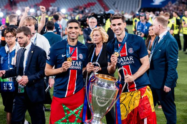 2025.06.01 Monachium 2024 2025 UEFA Final Ligi Mistrzow Allianz Arena Monachium PSG - Inter Mediolan N z Hakimi Khvivha Kvaratskhelia z pucharem ligi mistrzow with uefa champions league cup Foto Mateusz Porzucek PressFocus 2025.06.01 Monachium UEFA Champions League Final Allianz Arena stadium Munich Paris Saint Germain - FC Internazionale Milano PSG - Inter Mediolan Hakimi Khvivha Kvaratskhelia z pucharem ligi mistrzow with uefa champions league cup Credit: Mateusz Porzucek PressFocus NEWSPIX.PL --- newspix.pl
