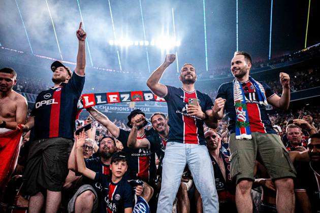 2025.06.01 Monachium 2024 2025 UEFA Final Ligi Mistrzow Allianz Arena Monachium PSG - Inter Mediolan N z radosc kibicow psg po zdobyciu finalu ligi mistrzow PSG fans after winning uefa champions league Foto Mateusz Porzucek PressFocus 2025.06.01 Monachium UEFA Champions League Final Allianz Arena stadium Munich Paris Saint Germain - FC Internazionale Milano PSG - Inter Mediolan radosc kibicow psg po zdobyciu finalu ligi mistrzow PSG fans after winning uefa champions league Credit: Mateusz Porzucek PressFocus NEWSPIX.PL --- newspix.pl