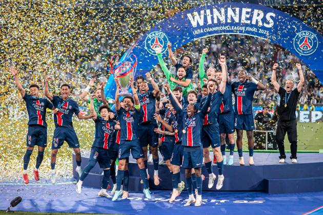 2025.06.01 Monachium 2024 2025 UEFA Final Ligi Mistrzow Allianz Arena Monachium PSG - Inter Mediolan N z radosc pilkarzy psg po zdobyciu finalu ligi mistrzow ceremonia PSG players after winning uefa champions league trophy ceremony cup Foto Mateusz Porzucek PressFocus 2025.06.01 Monachium UEFA Champions League Final Allianz Arena stadium Munich Paris Saint Germain - FC Internazionale Milano PSG - Inter Mediolan radosc pilkarzy psg po zdobyciu finalu ligi mistrzow ceremonia PSG players after winning uefa champions league trophy ceremony cup Credit: Mateusz Porzucek PressFocus NEWSPIX.PL --- newspix.pl