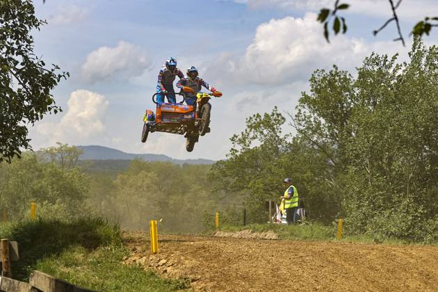 Bilder des Jahres 2025, Sport 06 Juni Sport Themen der Woche KW22 Sport Bilder des Tages Tim Prümmer Prummer (GER) und Jarno Steegmans (BEL) auf AMS-VMC_KTM (17) , Deutschland, Motorsport, INT. 58. ADAC Motocross Schopfheim, 2025, 1. Lauf DM Seitenwagen, 01.06.2025, Sports Field MSC Schopfheim, Schopfheim, Deutschland Schopfheim Sports Field MSC Schopfheim Baden-Württemberg Deutschland Copyright: xGrantxHubbsx