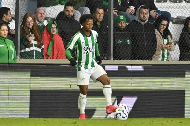 Juventude x Grêmio CAXIAS DO SUL, RS - 01.06.2025: JUVENTUDE X GRêMIO - Images of the football match between Juventude and Grêmio, valid for the 11th round of the 2025 Brazilian Championship, Series A, played at the Alfredo Jaconi Stadium. Enio, Juventude player. Caxias do Sul, RS (01). (Photo: Antà nio Machado Fotoarena) x2747842x Antà nioxMachado
