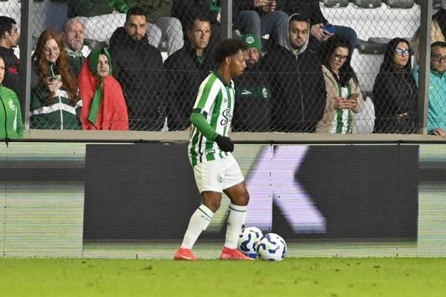 Juventude x Grêmio CAXIAS DO SUL, RS - 01.06.2025: JUVENTUDE X GRêMIO - Images of the football match between Juventude and Grêmio, valid for the 11th round of the 2025 Brazilian Championship, Series A, played at the Alfredo Jaconi Stadium. Enio, Juventude player. Caxias do Sul, RS (01). (Photo: Antà nio Machado Fotoarena) x2747843x Antà nioxMachado