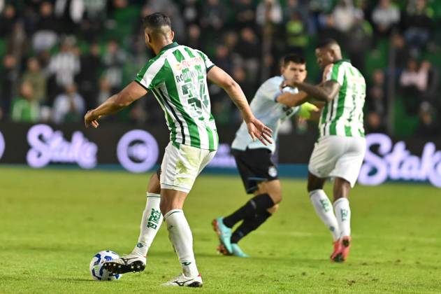 Juventude x Grêmio CAXIAS DO SUL, RS - 01.06.2025: JUVENTUDE X GRêMIO - Images of the football match between Juventude and Grêmio, valid for the 11th round of the 2025 Brazilian Championship, Series A, played at the Alfredo Jaconi Stadium. Rodrigo Sam, Juventude player. Caxias do Sul, RS (01). (Photo: Antà nio Machado Fotoarena) x2747845x Antà nioxMachado