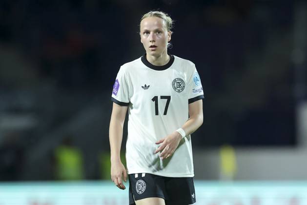 Franziska Kett (Germany) schaut, UEFA Women s Nations League 2024 25 Grp A1 MD6, Austria and Germany, Viola Park am 03. June 2025 in Wien, Oesterreich. (Foto von Marco Steinbrenner DeFodi Images) Franziska Kett (Germany) looks on, UEFA Women s Nations League 2024 25 Grp A1 MD6, Austria and Germany, Viola Park, June 3, 2025 in Vienna, Austria. (Photo by Marco Steinbrenner DeFodi Images)