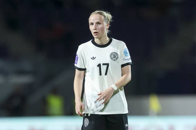 Franziska Kett (Germany) schaut, UEFA Women s Nations League 2024 25 Grp A1 MD6, Austria and Germany, Viola Park am 03. June 2025 in Wien, Oesterreich. (Foto von Marco Steinbrenner DeFodi Images) Franziska Kett (Germany) looks on, UEFA Women s Nations League 2024 25 Grp A1 MD6, Austria and Germany, Viola Park, June 3, 2025 in Vienna, Austria. (Photo by Marco Steinbrenner DeFodi Images)