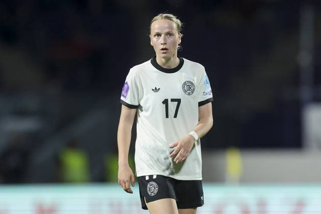Franziska Kett (Germany) schaut, UEFA Women s Nations League 2024 25 Grp A1 MD6, Austria and Germany, Viola Park am 03. June 2025 in Wien, Oesterreich. (Foto von Marco Steinbrenner DeFodi Images) Franziska Kett (Germany) looks on, UEFA Women s Nations League 2024 25 Grp A1 MD6, Austria and Germany, Viola Park, June 3, 2025 in Vienna, Austria. (Photo by Marco Steinbrenner DeFodi Images)