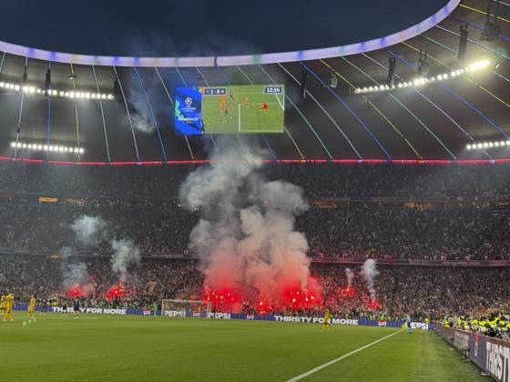 31.05.2025, Fussball UEFA Championsleague Finale 2025: Paris St. Germain - Inter Mailand, in der Allianz-Arena München. Pyro von den Pariser Fans