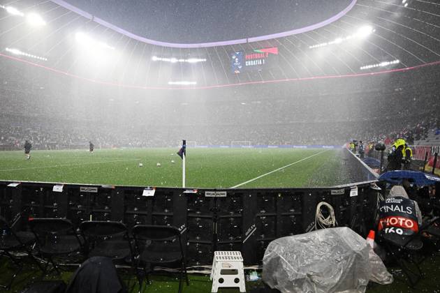 04.06.2025, xjrdrx, Fussball UEFA Nations League 1 2 Finale, Deutschland - Portugal v.l. Hagelschauer ueber dem Stadion (DFL DFB REGULATIONS PROHIBIT ANY USE OF PHOTOGRAPHS as IMAGE SEQUENCES and or QUASI-VIDEO) Muenchen