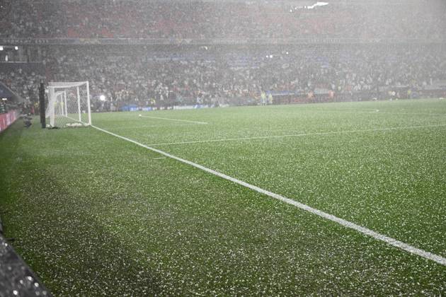 04.06.2025, xjrdrx, Fussball UEFA Nations League 1 2 Finale, Deutschland - Portugal v.l. Hagelschauer ueber dem Stadion (DFL DFB REGULATIONS PROHIBIT ANY USE OF PHOTOGRAPHS as IMAGE SEQUENCES and or QUASI-VIDEO) Muenchen