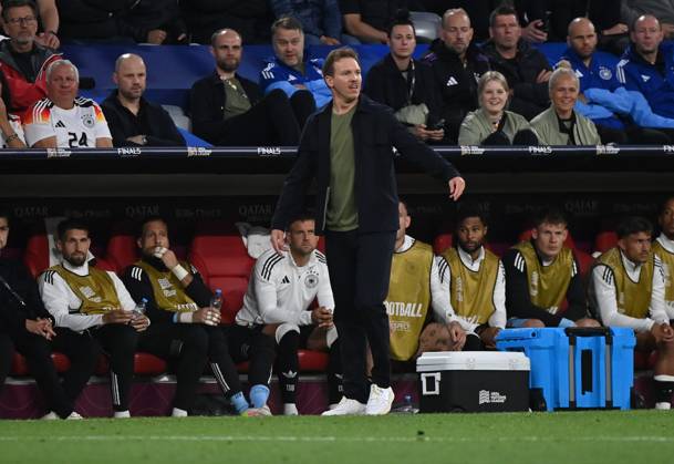 04.06.2025, xjrdrx, Fussball UEFA Nations League 1 2 Finale, Deutschland - Portugal v.l. Trainer Julian Nagelsmann (Deutsche Fussball Nationalmannschaft DFB) gibt Anweisungen (DFL DFB REGULATIONS PROHIBIT ANY USE OF PHOTOGRAPHS as IMAGE SEQUENCES and or QUASI-VIDEO) Muenchen