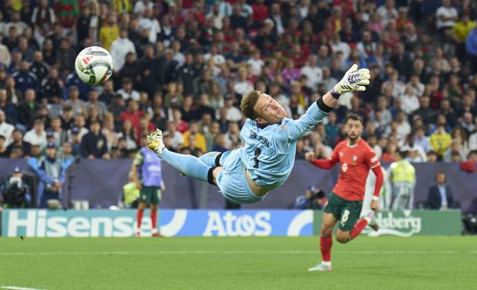 Bilder des Jahres 2025, Sport 06 Juni Sport Themen der Woche KW23 Sport Bilder des Tages Francisco Conceicao, POR 26 scores, shoots 1-1 goal , Tor, Treffer, Torschuss, Marc-Andre ter STEGEN, DFB 1 too late in the UEFA Nations League 2025 semi final match GERMANY - PORTUGAL 1-2 in Season 2024 2025 at June 4, 2025 in Munich, Germany.