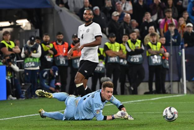 04.06.2025, xjrdrx, Fussball UEFA Nations League 1 2 Finale, Deutschland - Portugal v.l. Marc-Andre ter Stegen (Deutsche Fussball Nationalmannschaft DFB), Jonathan Tah (Deutsche Fussball Nationalmannschaft DFB) (DFL DFB REGULATIONS PROHIBIT ANY USE OF PHOTOGRAPHS as IMAGE SEQUENCES and or QUASI-VIDEO) Muenchen