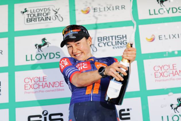 Bilder des Jahres 2025, Sport 06 Juni Sport Themen der Woche KW23 Sport Bilder des Tages 2025 Lloyds Tour of Britain Women Picture by Alex Whitehead SWpix.com - 06 06 2025 - Cycling - UCI Women s World Tour - 2025 Lloyds Tour of Britain Women - Stage 2: Hartlepool to Saltburn-by-the-Sea - Mara Roldan (Team Picnic PostNL) celebrates winning stage 2 Copyright: x xSWpix.comx(t axPhotographyxHubxLtd)xAlexxWhitehead SWpix.comx SWP-2944-0193