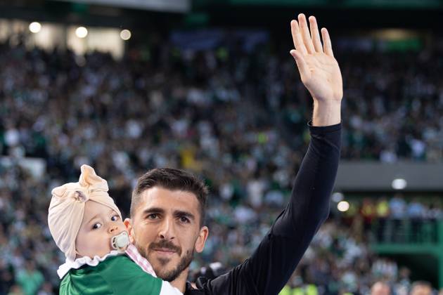 May 18, 2024, Lisbon, Lisbon, Portugal: Sporting forward from Portugal PAULINHO (20) celebrating after winning Liga Portugal Betclic at Estadio Jose de Alvalade Lisbon Portugal - ZUMAs359 20240518_zsp_s359_096 Copyright: xAlexandrexdexSousax