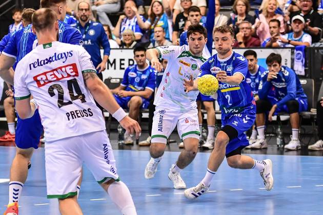 TVB Stuttgart - SC DHfK Leipzig; Stuttgart, 08.06.2025 Steal von Nico Bacani (Stuttgart 2) gegen Nils Greilich (Leipzig 9); Stuttgart, 08.06.2025 - 34. Spieltag der Handball-Bundesliga, TVB Stuttgart - SC DHfK Leipzig, Porsche-Arena, Stuttgart. Copyright: xBEAUTIFULxSPORTS Märklx