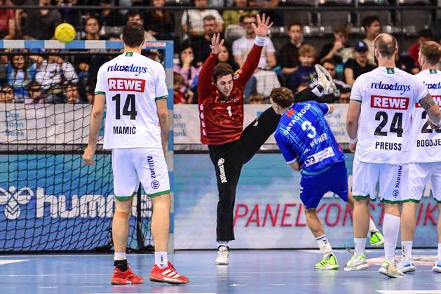 TVB Stuttgart - SC DHfK Leipzig; Stuttgart, 08.06.2025 Max Haefner (Stuttgart 3) erfolgreich. Domenico Ebner (Leipzig 1) hat kiene Chance ; Stuttgart, 08.06.2025 - 34. Spieltag der Handball-Bundesliga, TVB Stuttgart - SC DHfK Leipzig, Porsche-Arena, Stuttgart. Copyright: xBEAUTIFULxSPORTS Märklx