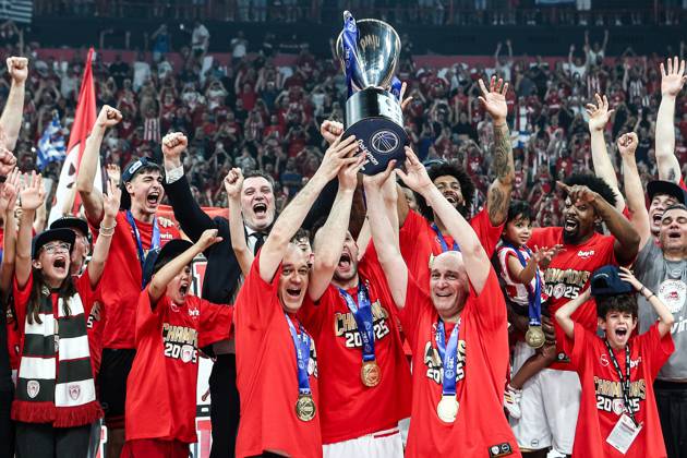 Bilder des Jahres 2025, Sport 06 Juni Sport Themen der Woche KW23 Sport Bilder des Tages Olympiacos Piraeus v Panathinaikos AKTOR Athens - Greek Basket League PIRAEUS, GREECE - JUNE 8: Olympiacos is the Champion during the match of Olympiacos Piraeus against Panathinaikos AKTOR Athens for Greek Basket League play offs, 4th final season 2024-25 in Peace and Friendship Stadium, in Piraeus, Greece on June 8, 2025. Andreas Papakonstantinou Anadolu Piraeus Greece. Editorial use only. Please get in touch for any other usage.  Copyright: x2025xAnadoluxAndreasxPapakonstantinoux