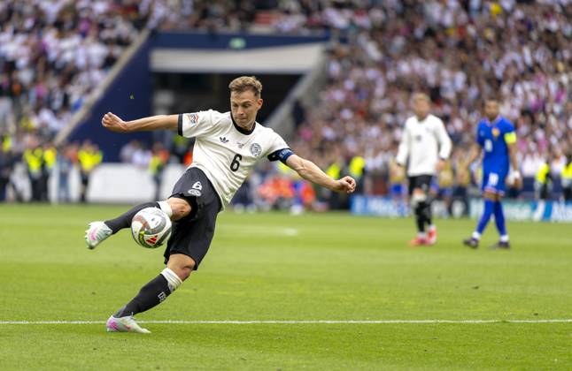 08.06.2025, Fussball UEFA Nations League 2024 25, Spiel um Platz 3, Deutschland - Frankreich, in der MHP-Arena Stuttgart, Josua Kimmich (Deutschland) zieht ab