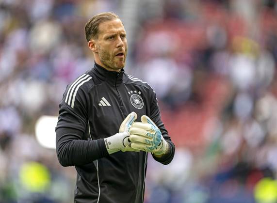 08.06.2025, Fussball UEFA Nations League 2024 25, Spiel um Platz 3, Deutschland - Frankreich, in der MHP-Arena Stuttgart, Torwart Oliver Baumann (Deutschland) beim Aufwärmen.