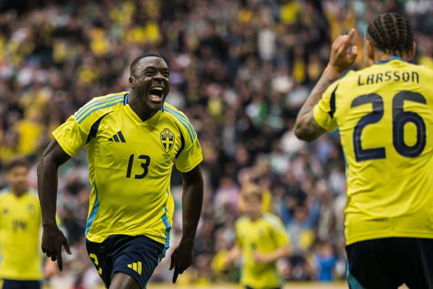 Bilder des Jahres 2025, Sport 06 Juni Sport Themen der Woche KW24 Sport Bilder des Tages 250610 Ken Sema and Jordan Larsson of Sweden celebrating after the 1-0 goal during the International Friendly, Länderspiel, Nationalmannschaft football match between Sweden and Algeria on June 10, 2025 in Stockholm. Photo: Emma Wallskog BILDBYRAN COP 320 SH0632 fotboll football soccer fotball träningslandskamp international friendly sverige sweden sverige a algeria bbeng bbauto jubel Copyright: EMMAxWALLSKOG BB250610EW010