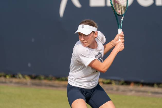 2025-06-14 2025 Libema Open Grass Court Championships Autotron ROSMALEN, NETHERLANDS - JUNE 14: Ekaterina Alexandrova of Russia, practice session during the 2025 Libema Open Grass Court Championships at Autotron on June 14, 2025 in Rosmalen, Netherlands. Rosmalen Autotron Netherlands Content not available for redistribution in The Netherlands directly or indirectly through any third parties. Copyright: xMarleenxFouchierx