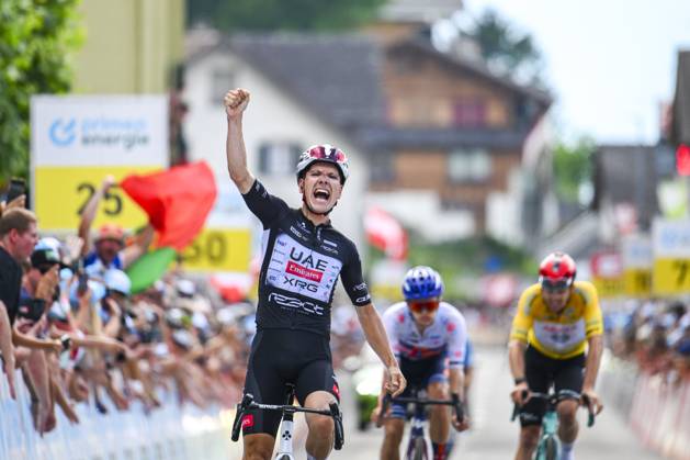 Bilder des Jahres 2025, Sport 06 Juni Sport Themen der Woche KW25 Sport Bilder des Tages Tour de Suisse 2025 Stage 7 EMMETTEN, SWITZERLAND - JUNE 21 : Almeida Joao (POR) of UAE Team Emirates - XRG celebrating his victory during stage 7 of the 88th edition of Tour de Suisse an UCI World Tour 2.UWT cycling road race stage for Men Elite of 207.3 km with start in Neuhausen am Rheinfall and finish in Emmetten on June 21, 2025 in Emmetten, Switzerland, 21 06 2025 ( Motordriver Kenny Verfaillie - Emmetten Switzerland  Copyright: xVincentxKalutx