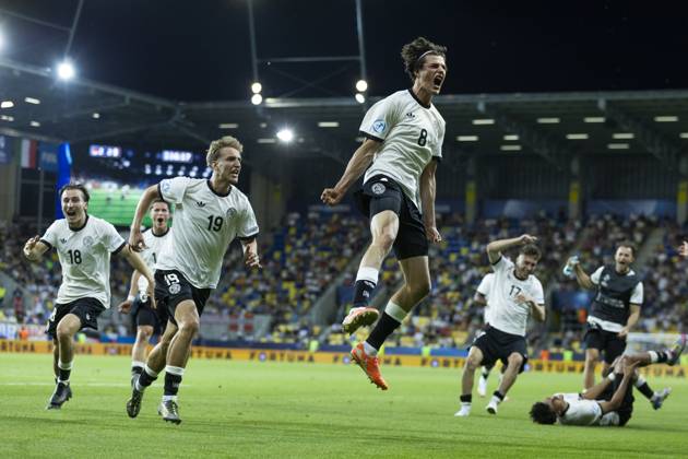 Bilder des Jahres 2025, Sport 06 Juni Sport Themen der Woche KW25 UEFA U21, U 21 Europameisterschaft, Viertelfinale: Deutschland - Italien; 22.06.2025 Jubel nach dem Tor durch Merlin Röhl (Deutschland, 8) bei der UEFA U21-Europameisterschaft im Viertelfinalspiel Deutschland - Italien, am 22.06.2025, DAC Arena, Dunajska Streda, Slowakei Copyright: xBEAUTIFULxSPORTS Meuselx