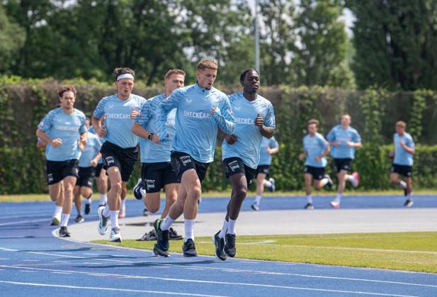 Fussball, Herren, Saison 2025 26, 2. Bundesliga, Hertha BSC, Training, v.l. Linus Gechter (Hertha BSC), Fabian Reese (Hertha BSC), Marten Winkler (Hertha BSC), Michael Cuisance (Hertha BSC), Boris Mamuzah Lum (Hertha BSC), 25.06. 2025, Copyright: xSebastianxRäppold MatthiasxKochx