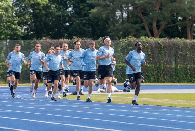 Fussball, Herren, Saison 2025 26, 2. Bundesliga, Hertha BSC, Training, v.l. Marten Winkler (Hertha BSC), Paul Seguin (Hertha BSC), Diego Demme (Hertha BSC), Jon Dagur Thorsteinsson (Hertha BSC), Linus Gechter (Hertha BSC), Michael Cuisance (Hertha BSC), Fabian Reese (Hertha BSC), Boris Mamuzah Lum (Hertha BSC), 25.06. 2025, Copyright: xSebastianxRäppold MatthiasxKochx