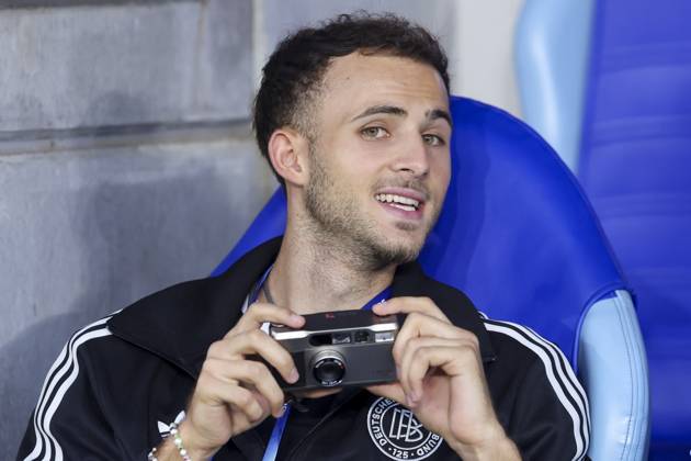 Max Rosenfelder (Germany) sitzt verletzt mit einer Fotokamera in der Hand auf der Ersatzbank, UEFA European Under-21 Championship 2025 Final, England v Germany Final, National Football Stadium am 28. June 2025 in Bratislava, Slowakei. (Foto von Marco Steinbrenner DeFodi Images) Max Rosenfelder (Germany) sits injured on the bench with a camera in his hand, UEFA European Under-21 Championship 2025 Final, England v Germany Final, National Football Stadium, June 28, 2025 in Bratislava, Slovakia. (Photo by Marco Steinbrenner DeFodi Images)