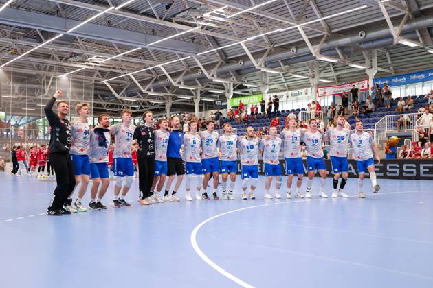 29.06.2025, 2. Handball Bundesliga, Nachholspiel, TuSEM Essen - Dessau-Rosslauer HV 06, Die Spieler des Dessau Rosslauer HV 06 bejubeln den Sieg, Essen Sporthalle Am Hallo NRW Deutschland xRHR-FOTO DEx Copyright: DennisxEwert RHR-FOTOx RHR-FOTO DE