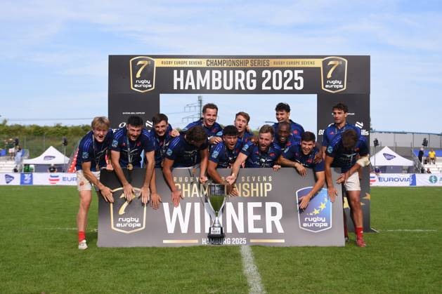 Sport Bilder des Tages Rugby, Männer Frauen, Saison 2025, Europe 7s Championship Hamburg 7s, Siegerehrungen, Steinwiesenweg (Hamburg), 29.06.2025, 2. Turnier, Tag 3 Siegerehrung für den Sieg der französischen Männer bei den Hamburg 7s (Nur zur redaktionellen Nutzung.) Hamburg Sportplatz Steinwiesenweg Hamburg Deutschland Copyright: xLobeca RobertoxSeidelx