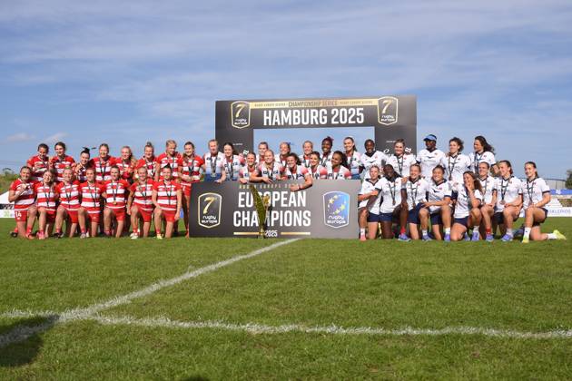 Rugby, Männer Frauen, Saison 2025, Europe 7s Championship Hamburg 7s, Siegerehrungen, Steinwiesenweg (Hamburg), 29.06.2025, 2. Turnier, Tag 3 Siegerehrung für den Gesamtsieg in der Europameisterschaft der Frauen: Links die Polen (2. Platz und Hamburg 7s Sieger), mittig die Briten (Gesamtsieger und Hamburg 7s Sieger), rechts die Franzosen (3. Platz) (Nur zur redaktionellen Nutzung.) Hamburg Sportplatz Steinwiesenweg Hamburg Deutschland Copyright: xLobeca RobertoxSeidelx