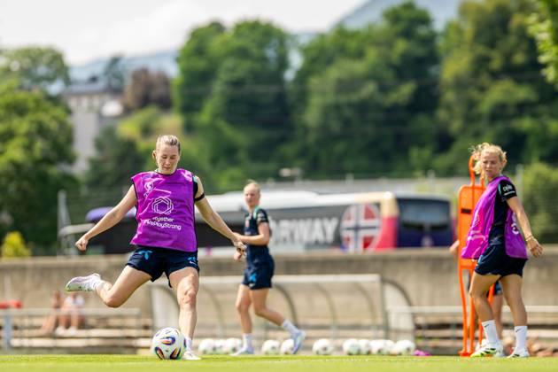250703 Elisabeth Terland of the Norwegian women s national football team at a training session during the UEFA Women s Euro 2025 on July 3, 2025 in Neuchatel. Photo: Vegard Grott BILDBYRAN kod VG VG0779 bbeng fotboll football soccer fotball fotbolls-em fotball em europamästerskap em uefa womens euro em 2025 träning practice training trening norge norway dam day2 Copyright: VEGARDxGRoTT BB250703VG016