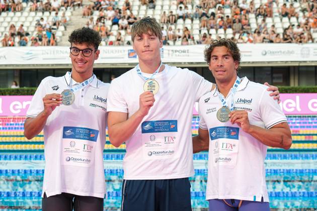 Podium of the day 2 at the Swimming Internationals of the 61th Settecolli in Roma, Italy - 27 Jun 2025 Carlos D Ambrosio of Italy (L), Egor Kornev (NAB) (C) and Manuel Frigo of Italy (R) seen during Podium of Men s 100m Freestyle Final during the second day at the swimming internationals of the 61th Settecolli Trophy. Rome Italy Copyright: xElenaxVizzocax xSOPAxImagesx 0823971377st