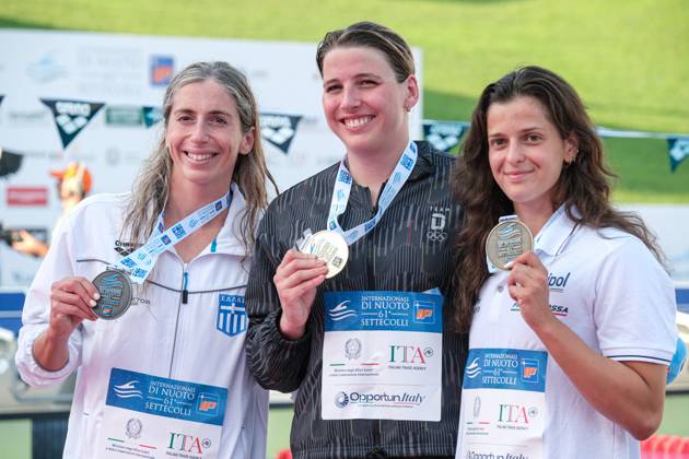 Podium of the day 2 at the Swimming Internationals of the 61th Settecolli in Roma, Italy - 27 Jun 2025 Anna Ntountounaki of Greece (L), Angelina Koehler of Germany (C) and Costanza Cocconcelli of Italy (R) seen during Podium of Women s 100m Butterfly Final during the second day at the swimming internationals of the 61th Settecolli Trophy. Rome Italy Copyright: xElenaxVizzocax xSOPAxImagesx 0823971456st