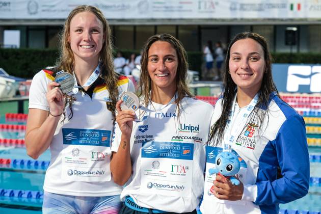 Podium of the day 2 at the Swimming Internationals of the 61th Settecolli in Roma, Italy - 27 Jun 2025 Isabel Marie Gose of Germany (L), Simona Quadarella of Italy (C) and Noemi Cesarano of Italy (R) seen during Podium of Women s 800m Freestyle during the second day at the swimming internationals of the 61th Settecolli Trophy. Rome Italy Copyright: xElenaxVizzocax xSOPAxImagesx 0823971465st