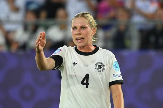 Rebecca KNAAK (GER), Gestik,gibt Anweisungen, Aktion,Einzelbild,angeschnittenes Einzelmotiv,Halbfigur,halbe Figur. Fussball UEFA Women s EURO 2025. Gruppenphase Gruppe C. Deutschland (GER) - Polen (POL) 2-0 am 04.07.2025, Arena St.Gallen,